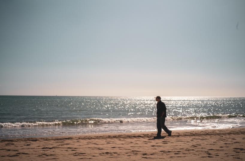 Tra legno, mare e vento: il nuovo viaggio sonoro di Diego Ceo parte dalla Puglia e guarda lontano