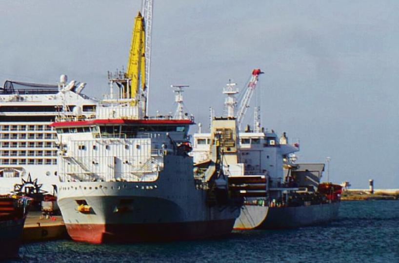 Brindisi, marittimo trovato senza vita a bordo di una gasiera ormeggiata nel porto: aveva 28 anni