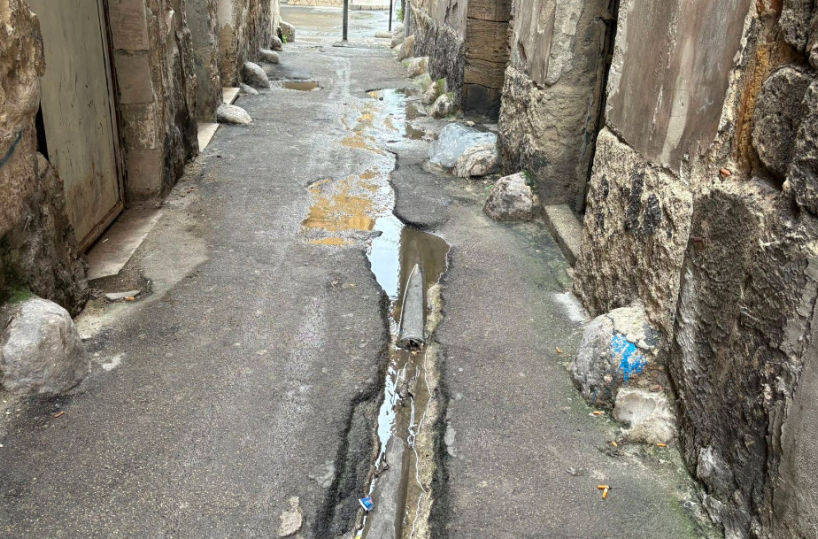 Taranto, dopo i RIti un giro tra i crateri delle strade: ecco la citt&agrave; &laquo;colabrodo&raquo;