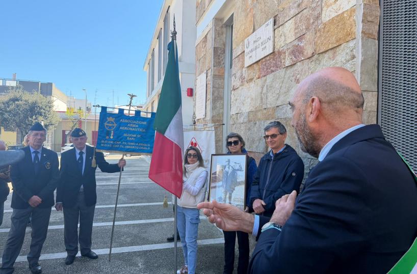 Bari Palese, ricollocata la targa del capitano Nicola Maiorano sul Municipio