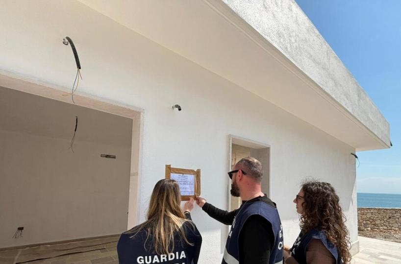 Parco del Gargano, sequestrata una villa sul mare in aerea vincolata: sarebbe diventata un albergo 