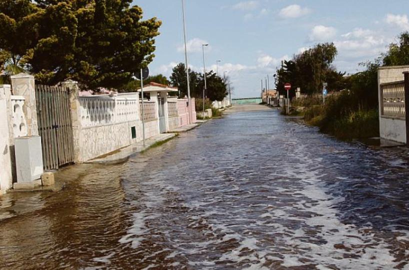 Le marine leccesi allagate dopo l'ondata di maltempo: il Consorzio sotto accusa