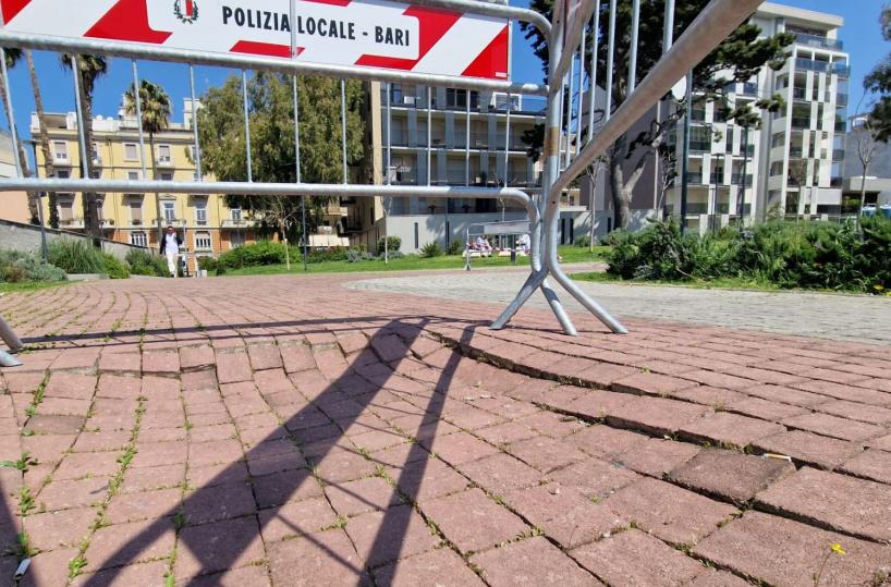 Bari, sos dal Parco Maugeri: dai minorenni in moto al fioraio che ruba le piante, &laquo;qui &egrave; terra di nessuno&raquo; 