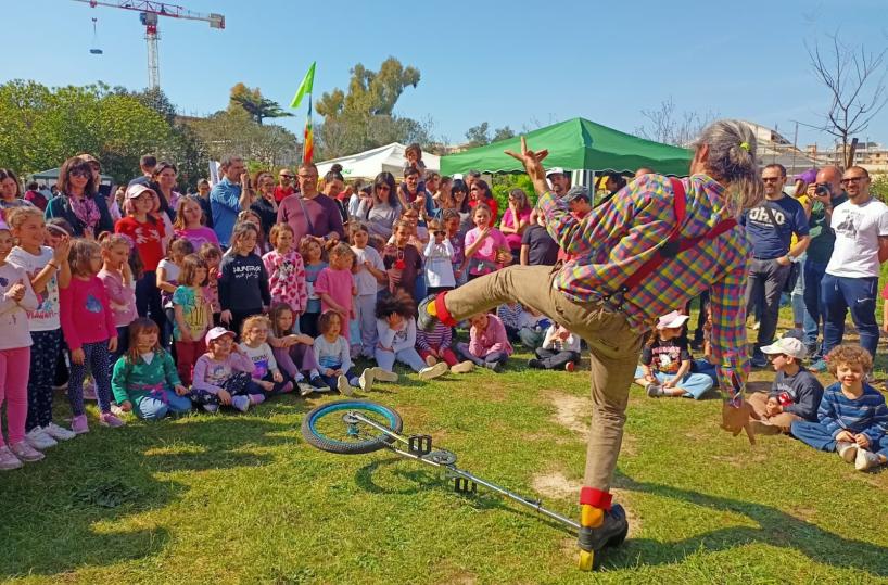 Bari, centinaia di persone al Parco Gargasole: il &laquo;Pic-nic senza plastica&raquo; &egrave; festa della comunit&agrave;