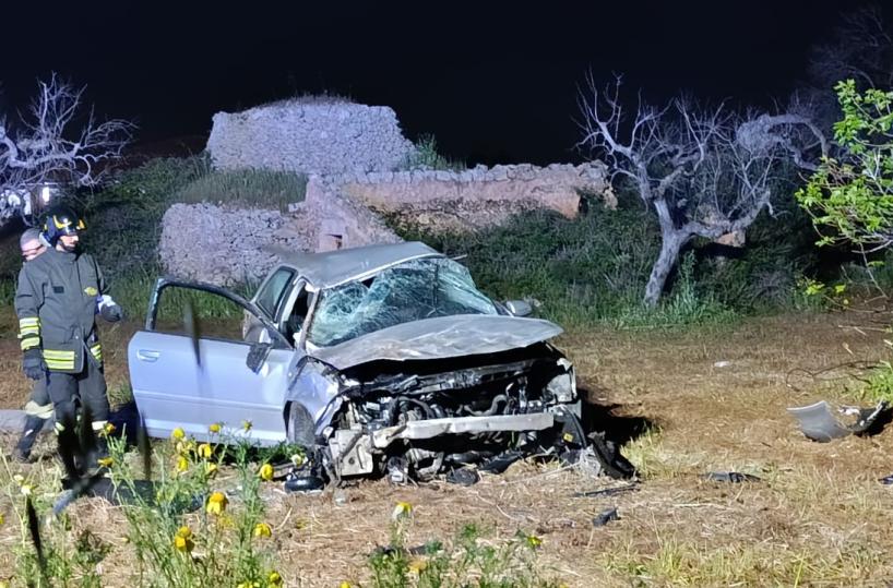 Notte di incidenti nel Salento: ad Alliste un 33enne esce fuori strada ribaltandosi con l'auto, in codice rosso in ospedale