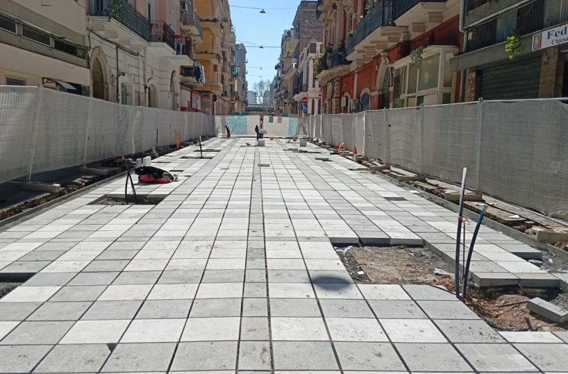 Bari, la citt&agrave; dei cento cantieri:  troppe opere ancora in ritardo, ora &egrave; corsa contro il tempo