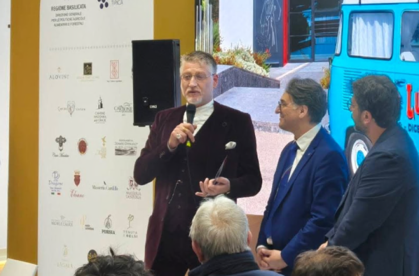 Vinitaly, la scommessa Puglia: &laquo;Un&rsquo;altra dimensione del gusto&raquo;