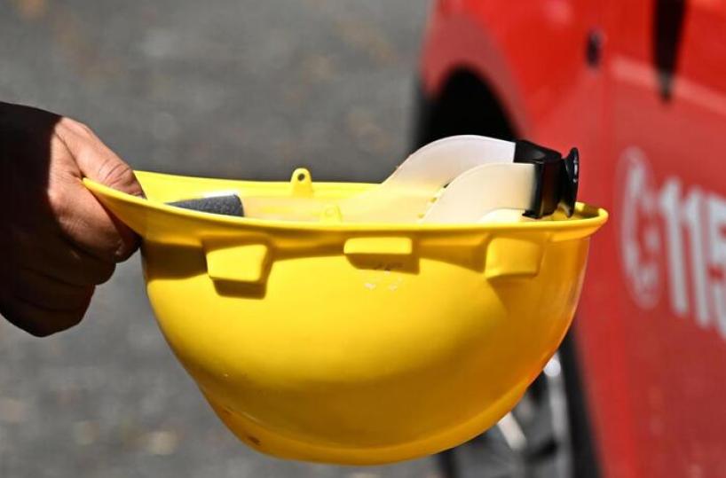 Ancora un operaio morto sul lavoro: ecco chi era Roberto di Ponzio, 38enne colpito da un palo della luce nel cimitero di Taranto