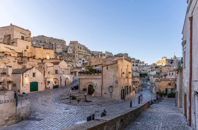 Matera liberata: via i cavi elettrici dalla vista sui Sassi