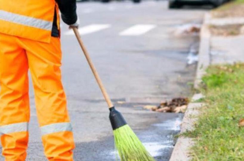 Cerignola, operatore ecologico picchiato in strada durante il lavoro: il Comune si costituisce parte civile