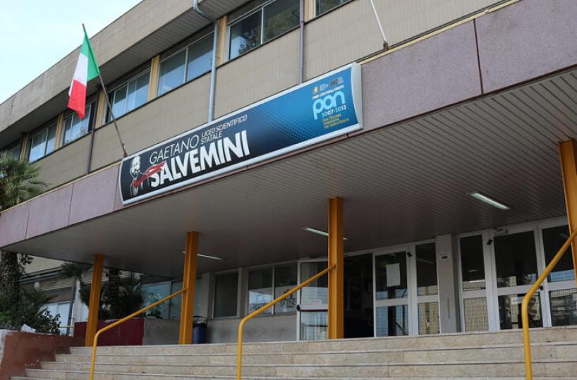 Bari, svastiche incise sui pc al Liceo Salvemini. La denuncia: &laquo;Non &egrave; semplice vandalismo&raquo;