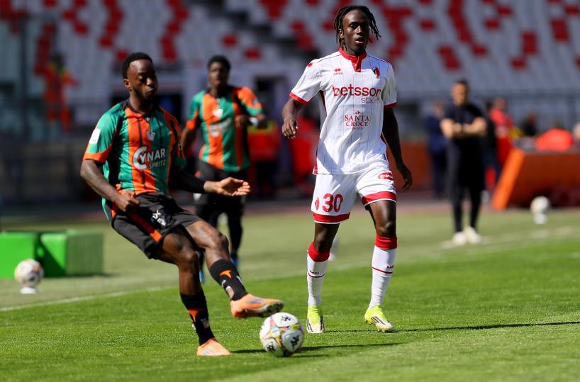 Bari al tappeto, Venezia cala il tris: 0-3 al San Nicola 