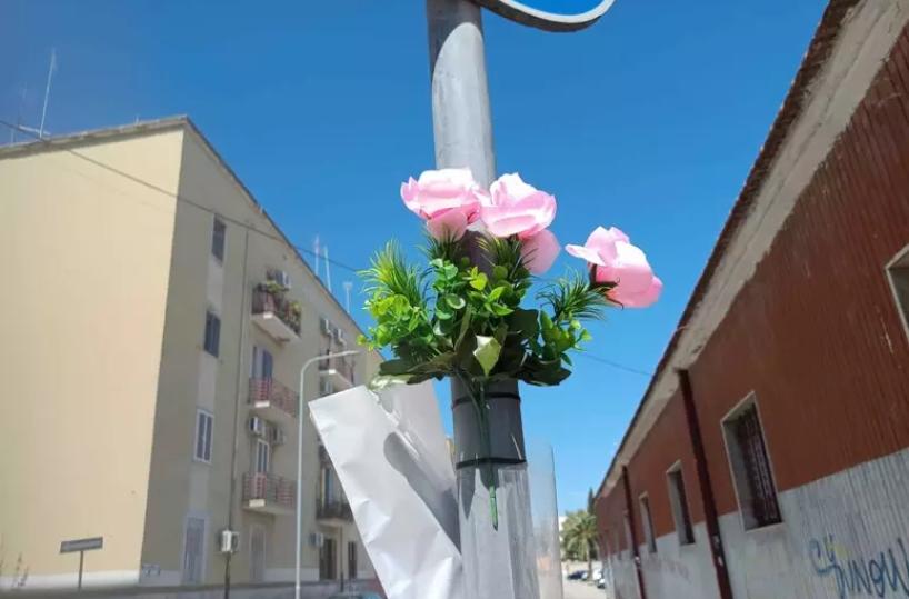 Personal trailer ucciso a Foggia, ancora fiori e biglietti sul luogo del delitto. I funerali forse in settimana