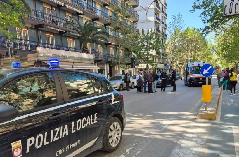 Foggia, auto investe pedone in corso Roma: ferito alla testa, finisce in ospedale