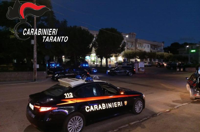 Martina Franca, aggrediscono i carabinieri dopo un inseguimento per 15 km: arrestati un 33enne e un 52enne