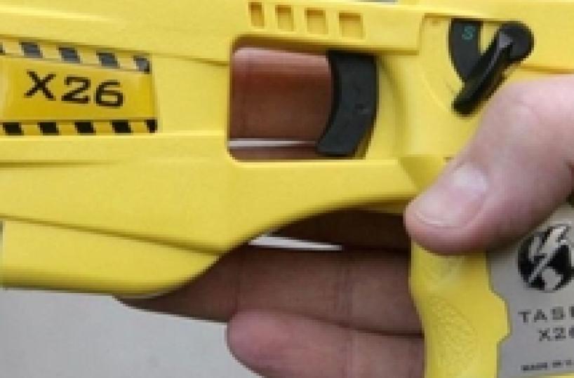 Agenti aggrediti e Sap invoca taser