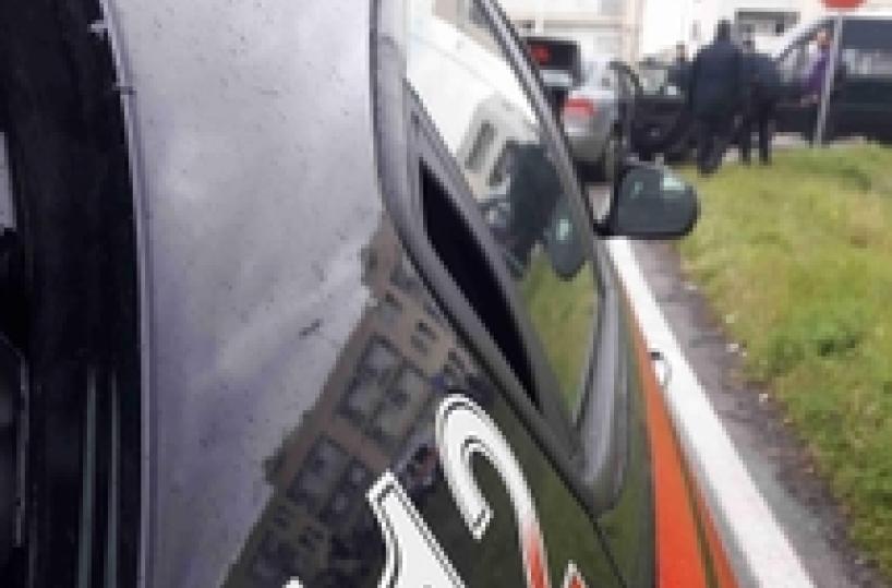 Picchia la compagna, arrestato