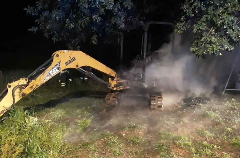 Gallipoli, in fiamme escavatore e furgone parcheggiati nell'agriturismo