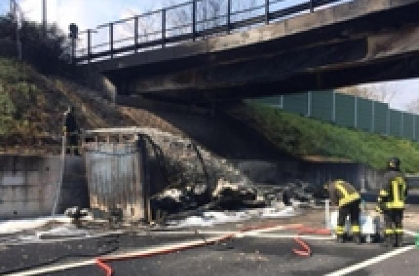 Cavalcavia su A1 dovrà essere abbattuto
