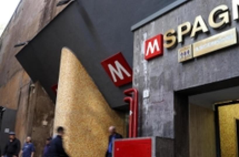 Rome metro Spagna station closed for brake smoke
