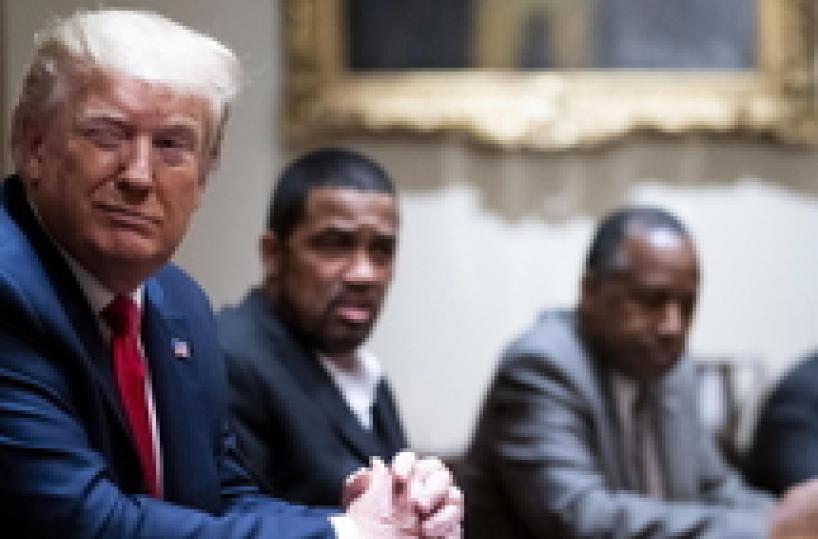 Trump cede e rinvia il comizio di Tulsa