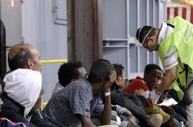 Bari, Covid: Fdi Puglia: «33 migranti positivi, Emiliano intervenga»