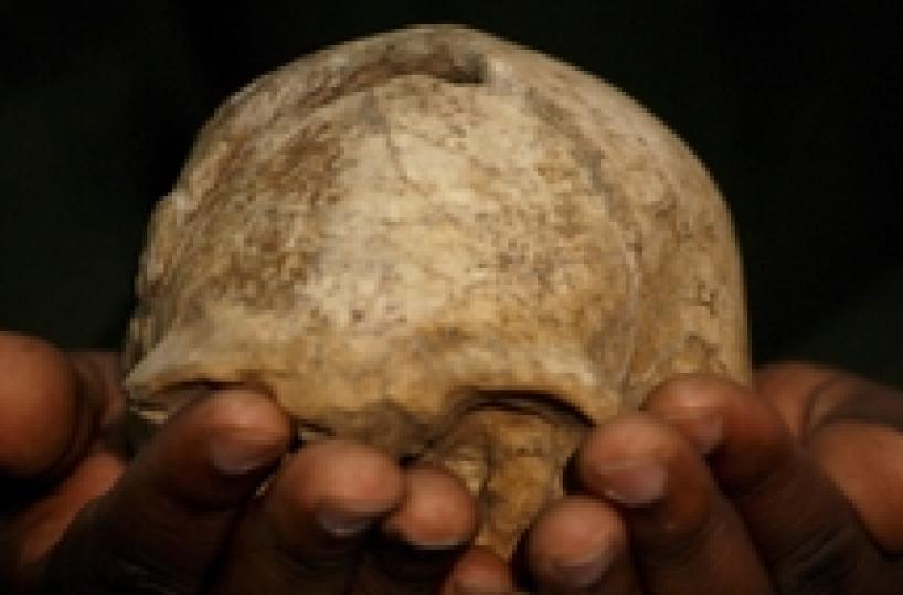 Italians find first footprints of homo erectus (2)