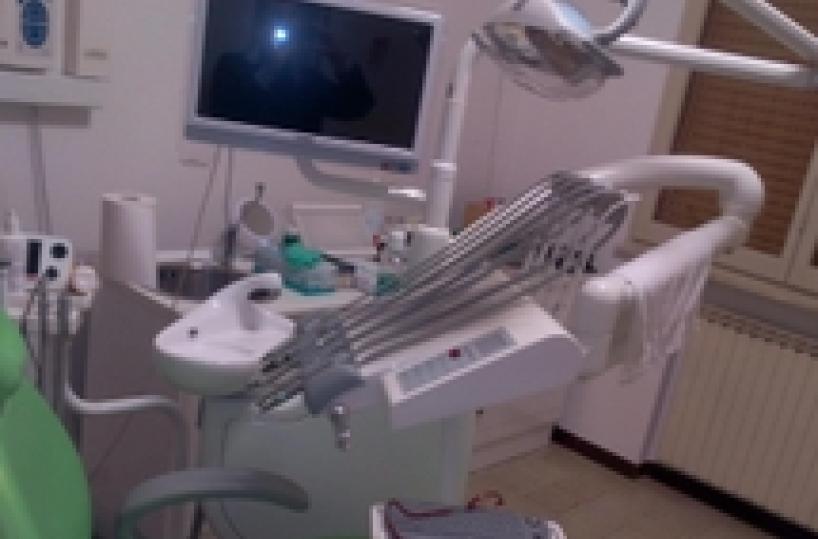 Condannato falso dentistafu scoperto da «Striscia»