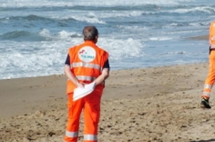 Parroco si tuffa in mare ad Ostuni e muore annegato