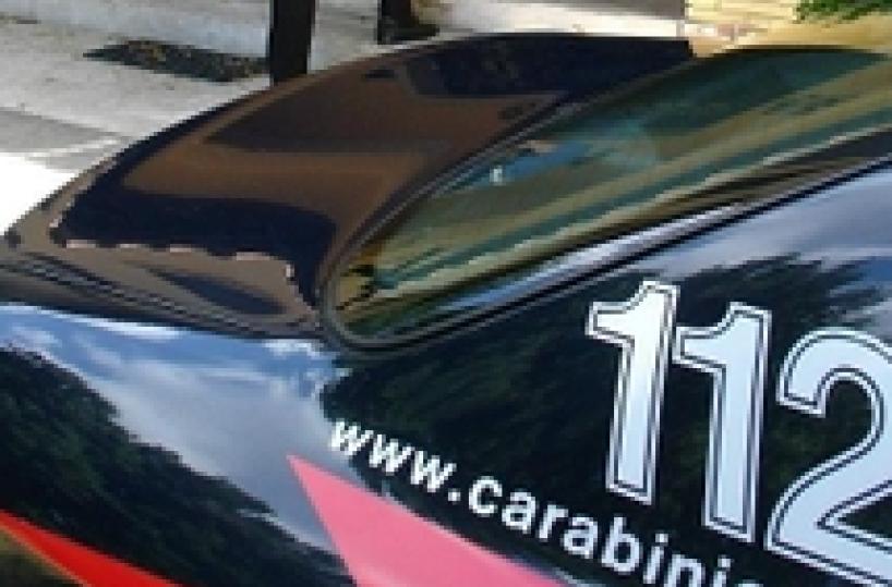 Omicidio a Rozzano, 70enne originario di Bari trovato morto in casa con una coltellata alla gola 