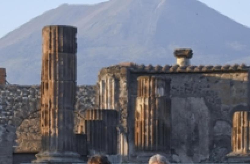 Pompeii find uncovered to tourists' amazement