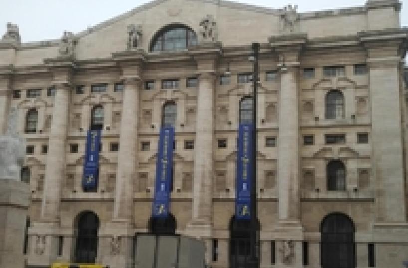 Borsa: Milano azzera calo con Unicredit
