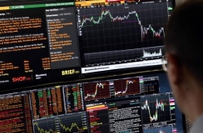 Spread apre in rialzo a 232 punti