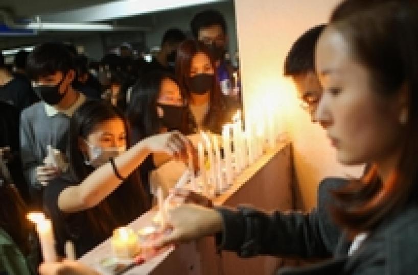 Hong Kong: commemorazione studente morto