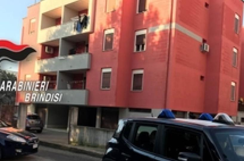 Uccide madre con 5 coltellate, arrestato