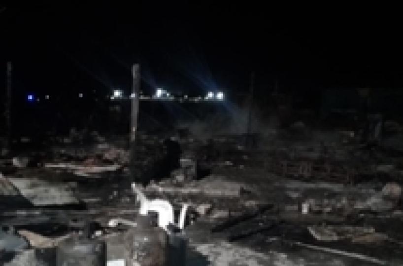 In fiamme 30 baracche in campo migranti