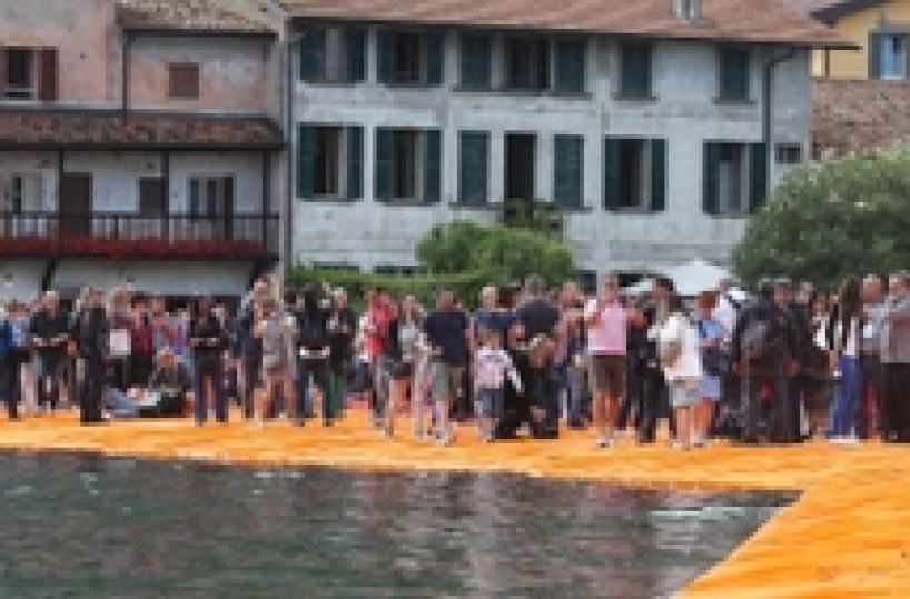 Passerella Christo chiusa notte 21/6