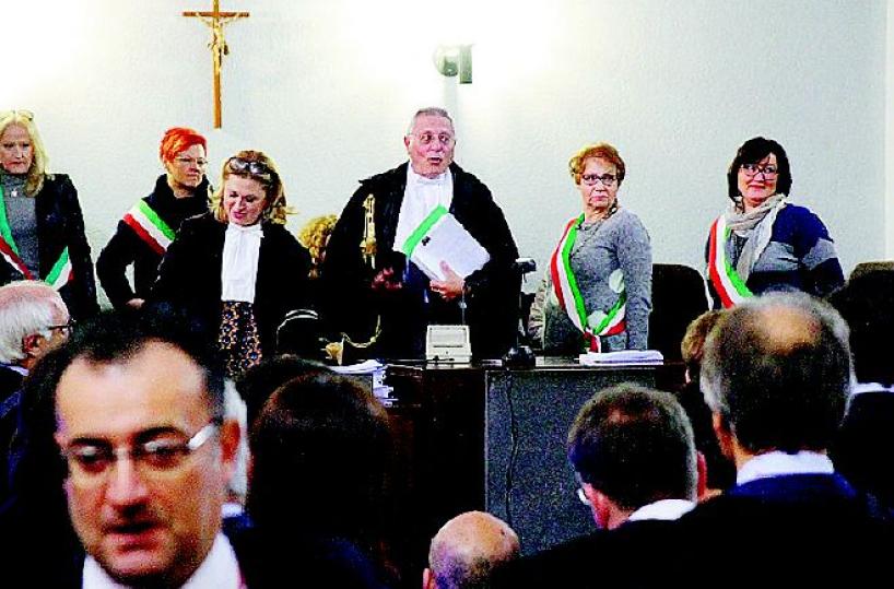 Ilva, slitta il processo ed esplode la polemica
