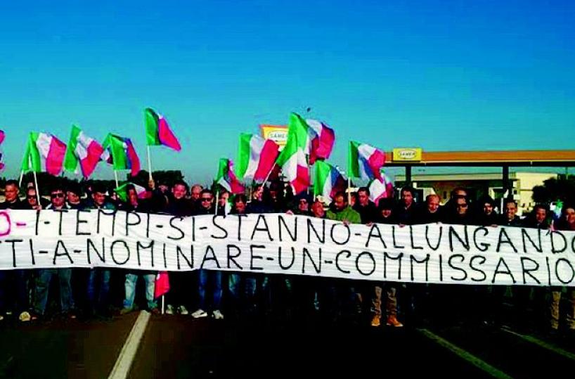 Statale 275, gli operai  invocano il commissariamento