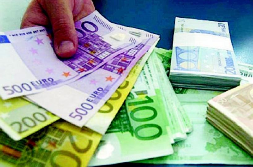 Veglie, mazzette per finti impieghi: in due nei guai