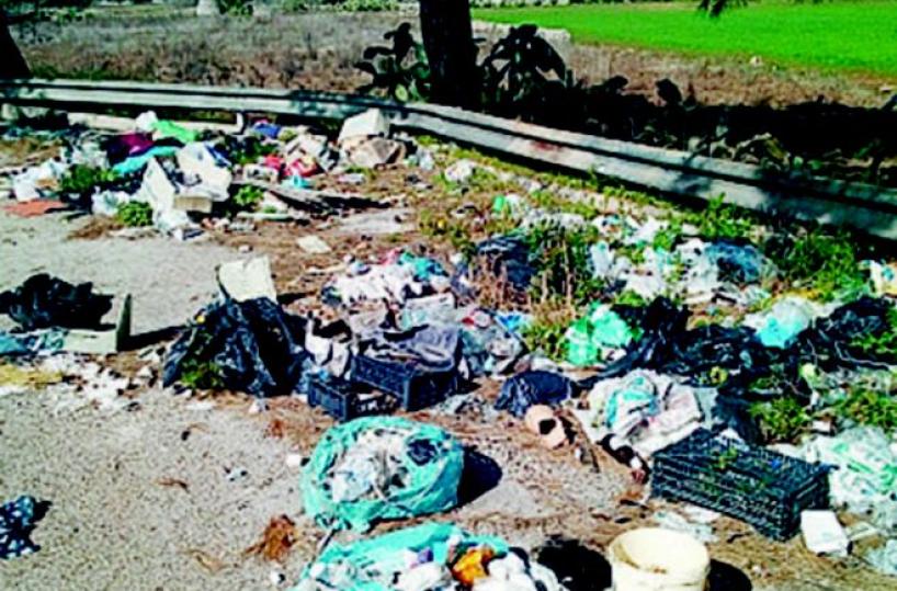 Salento, piazzole come pattumiere sulla «367» 