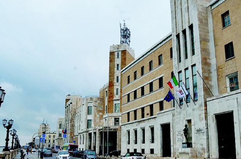  «Caporalato, la legge è ferma Emiliano divide i sindacati»