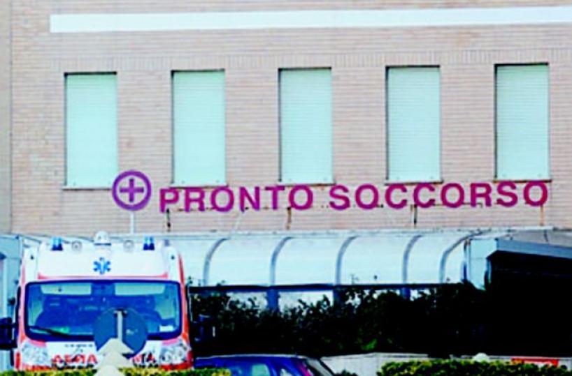 Rissa da film in ospedaleimpegnate 4 pattuglie dei Cc