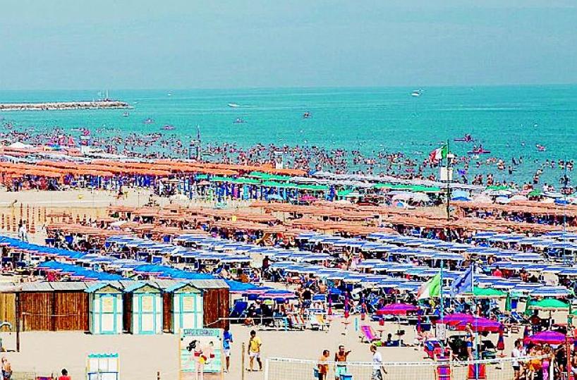 Defibrillatori e «nursery» nuove regole nelle spiagge