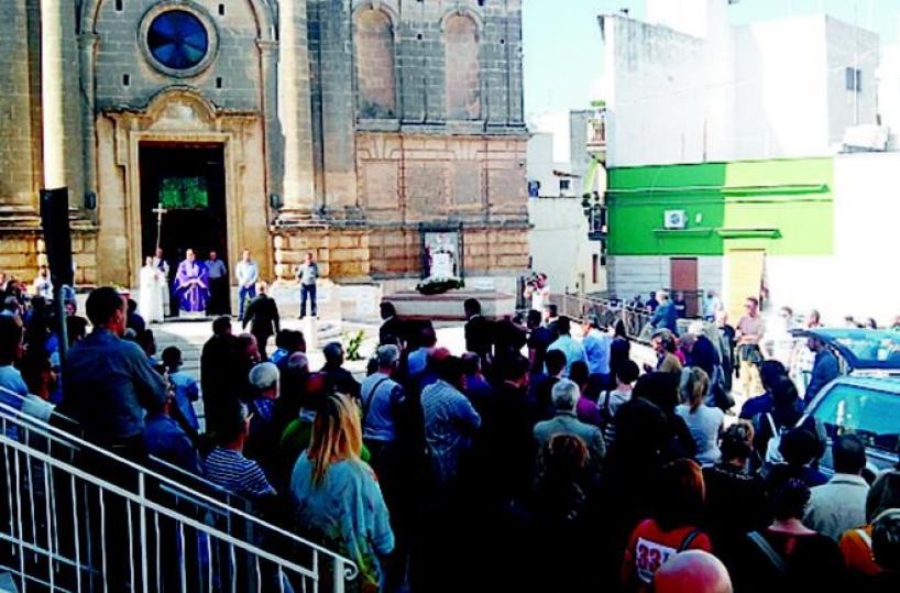 L'appello ai funerali«Chi ha visto parli»