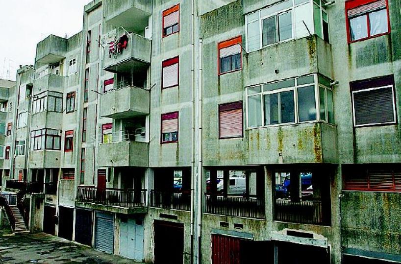 Hanno la casa popolare ma vivono in ville lussuose