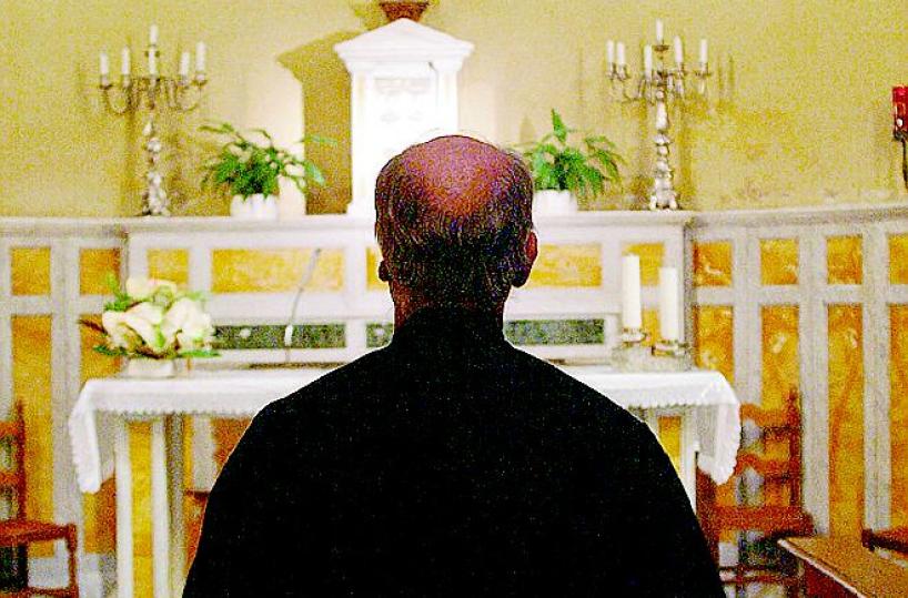 «Se sei iscritto all'Arcigay non puoi fare da padrino»