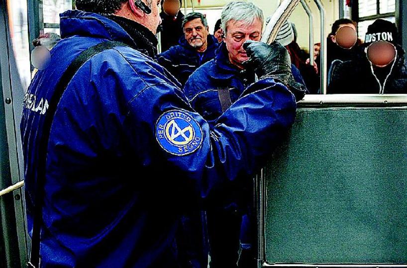 Guardie giurate sugli autobus vigilano sul Bronx della sera