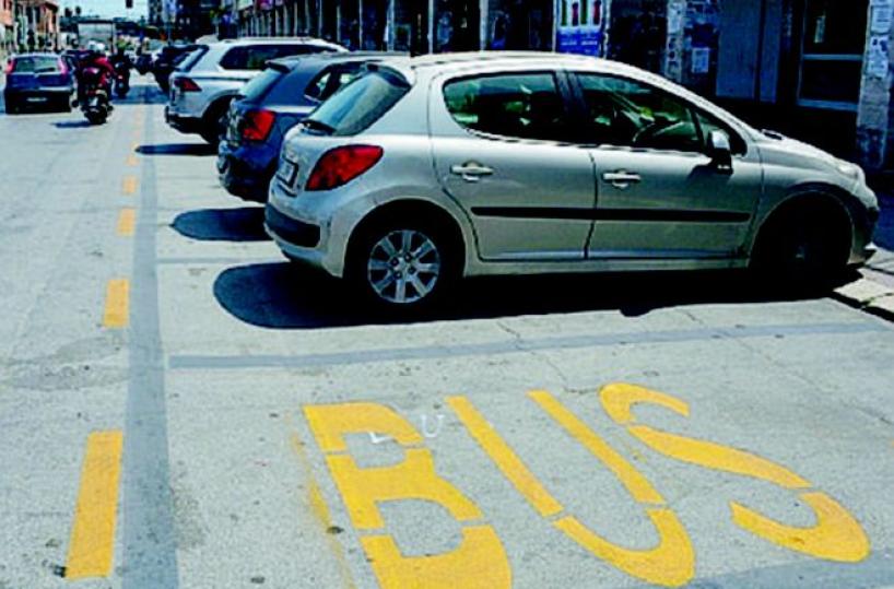 Nuova biglietteria stazione tolti posti auto in via Capruzzi