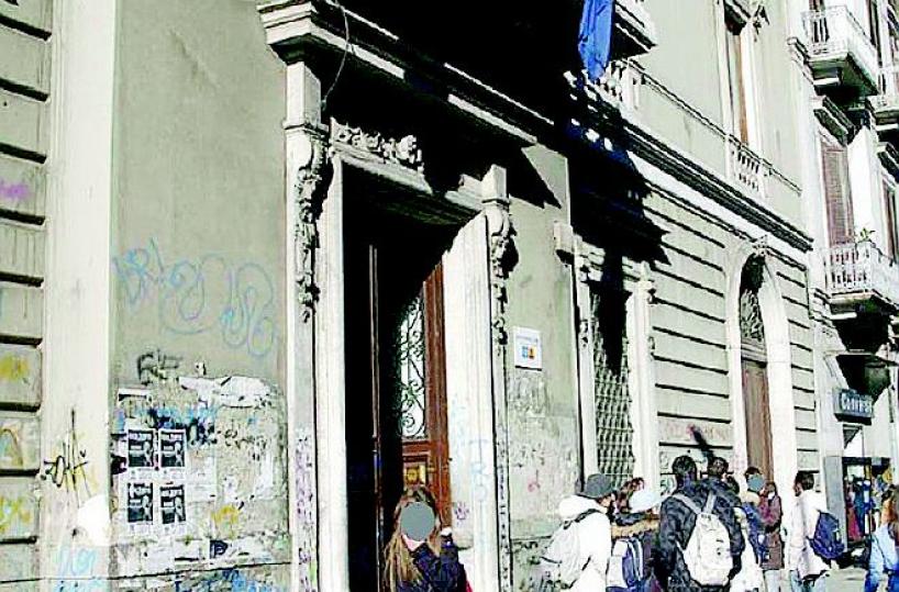  «È giusto che a scuola non si vada in bermuda»